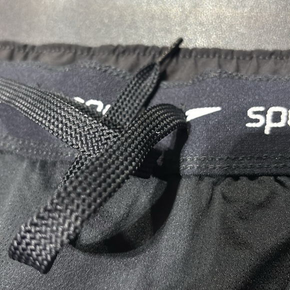 Speedo Tech Volley UPF 50+ lined,water repel,stretch, 2 hip,1 zipper back pocket - Picture 9 of 12